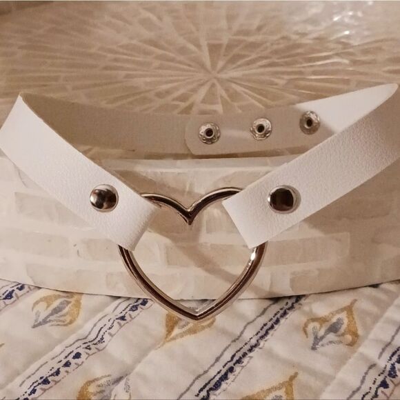 White Heart Shaped Choker Necklace, Silver Heart Pendant Choker - Picture 2 of 10